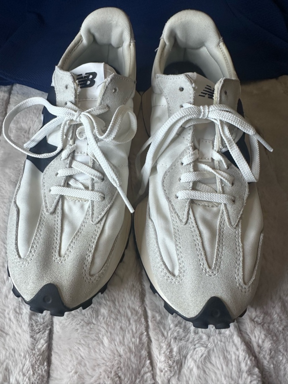 New Balance 327 in Black and White, size 8 Men or 9.5 Women - Picture 2 of 8